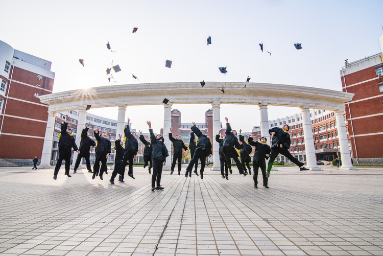 成都高铁乘务学校尊龙体育游戏官网_成都高铁乘务学校尊龙体育游戏官网招聘