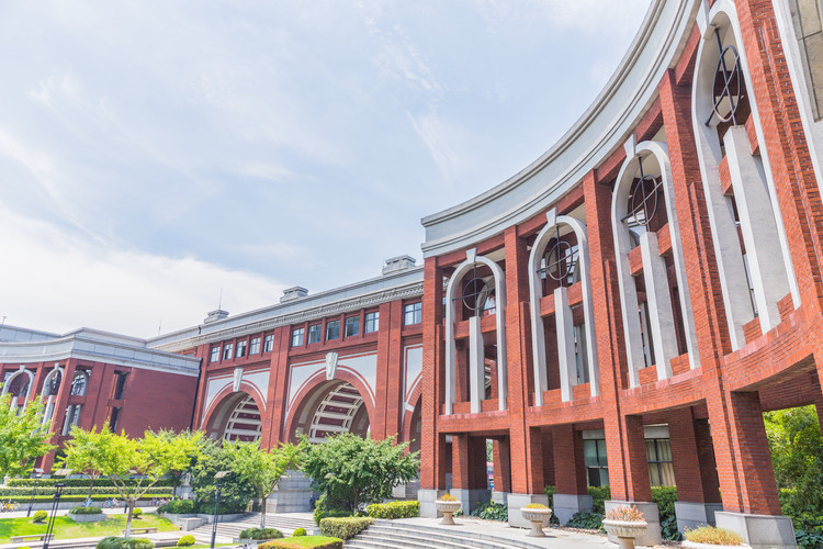 成都中专报名费和学费(成都中专公办学校的招生简章)